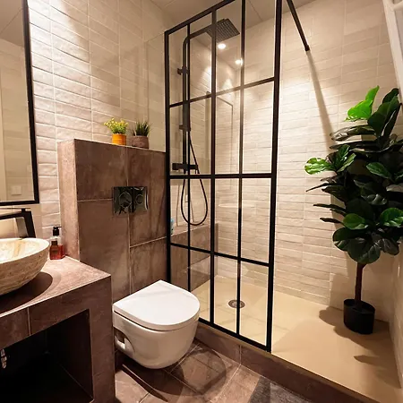 Chic In Center 아파트 *